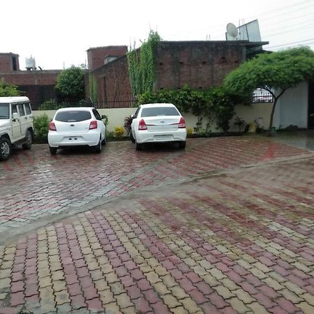 Hotel The Ideal Kushinagar Dış mekan fotoğraf