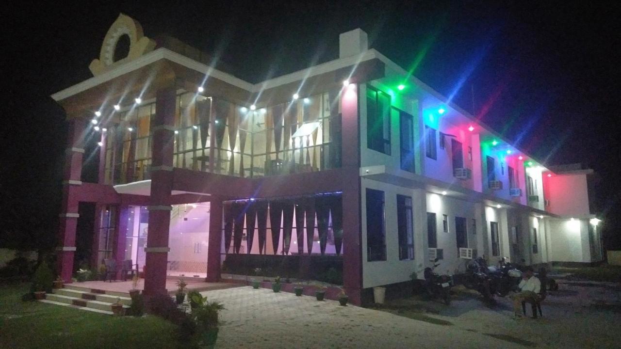 Hotel The Ideal Kushinagar Dış mekan fotoğraf