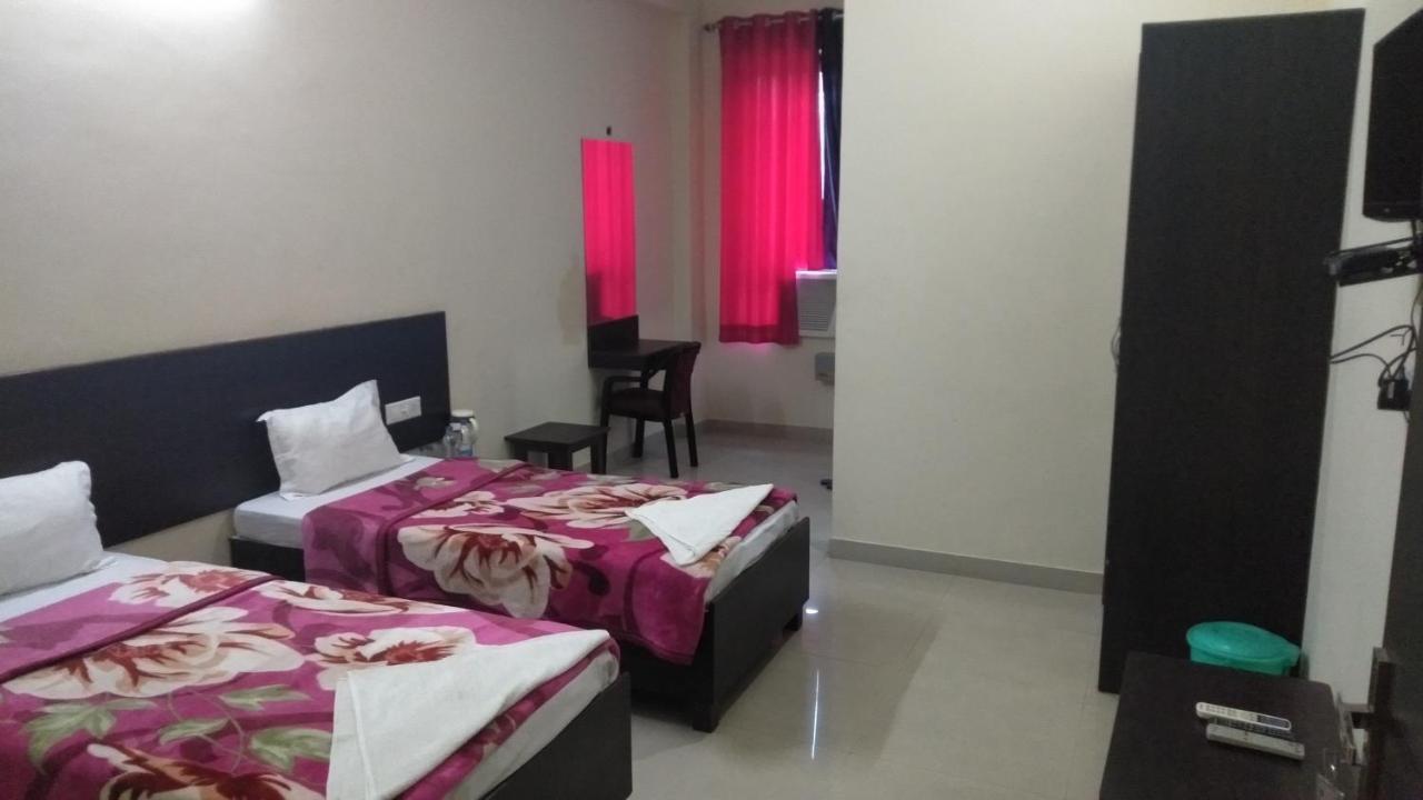 Hotel The Ideal Kushinagar Dış mekan fotoğraf