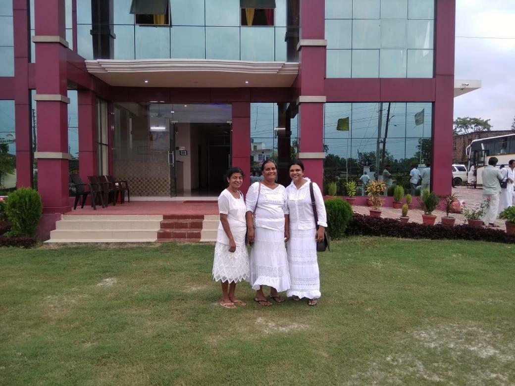 Hotel The Ideal Kushinagar Dış mekan fotoğraf