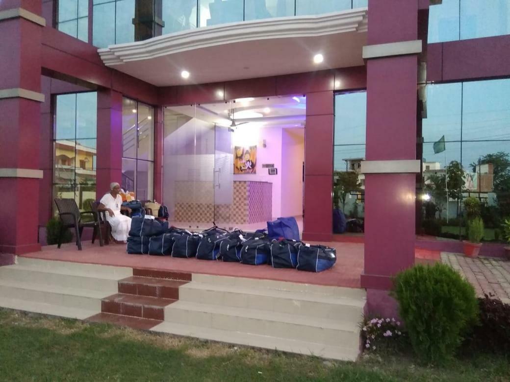 Hotel The Ideal Kushinagar Dış mekan fotoğraf