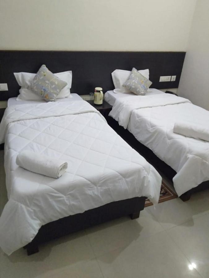 Hotel The Ideal Kushinagar Dış mekan fotoğraf